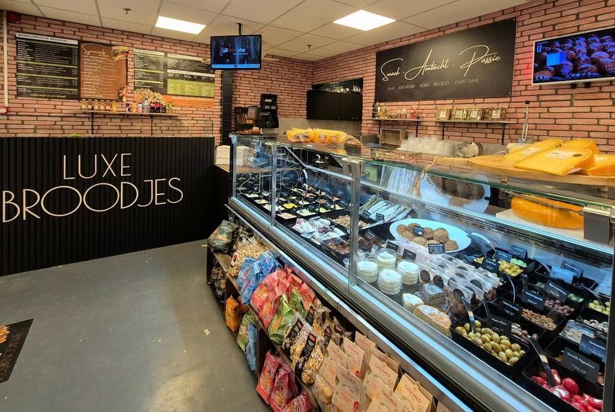 De vernieuwde Bossche Bourgondiër met nieuwe vitrines en broodjesbar