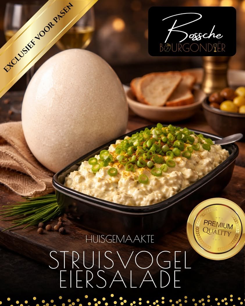 Huisgemaakte struisvogel-eiersalade naast een struisvogelei