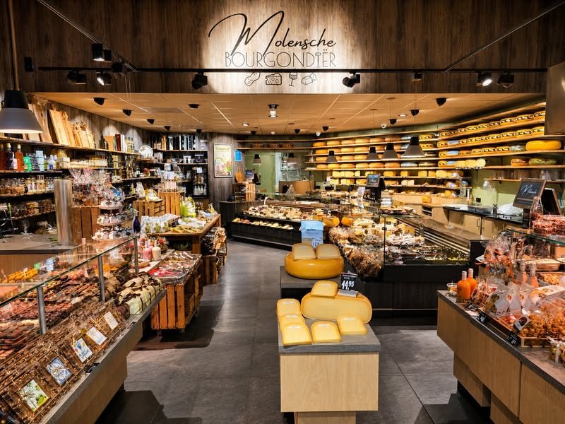 Interieur van de Molensche Bourgondiër in de Molenhoekpassage, Rosmalen