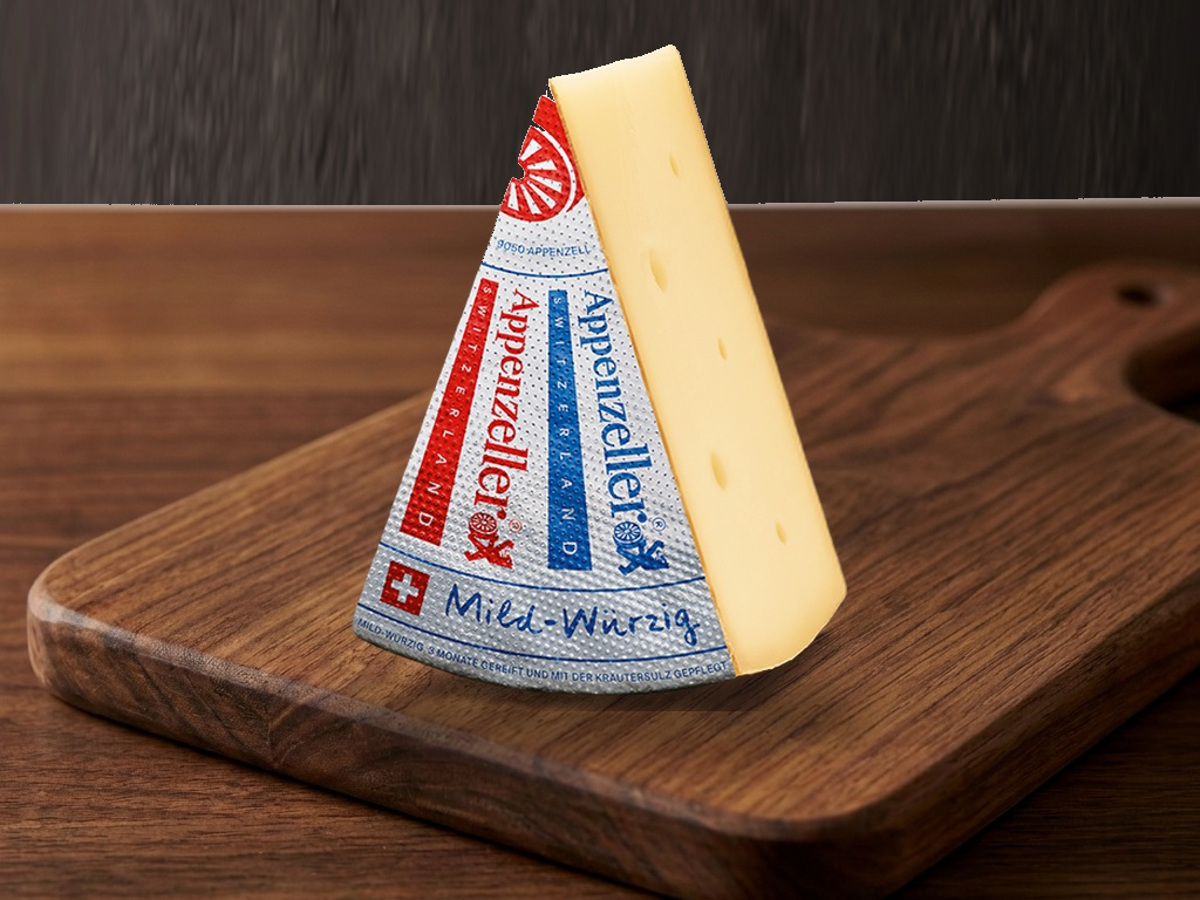 Appenzeller op een robuuste houten kaasplank